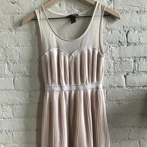 ✨3 for $10✨H&M | Cream Pleated Dress Sz XS